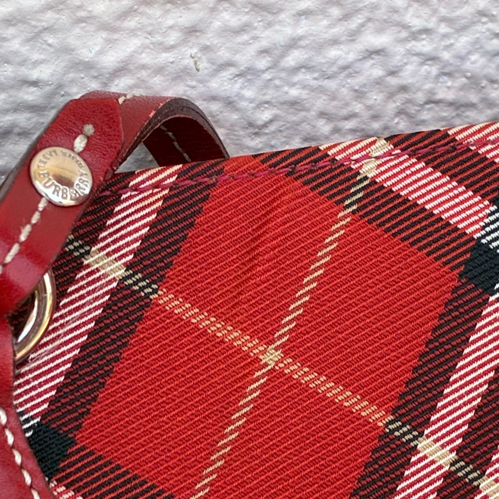 ❤️ Burberry Red Plaid Shoulder Bag - Picture 14 of 17